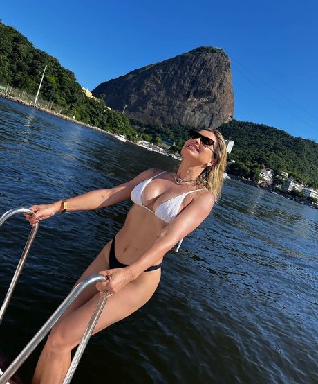 Flavia Alessandra model xxx img