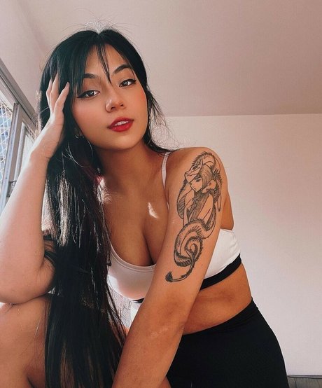 Jojotshy porn model photo