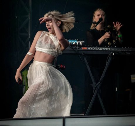 Aurora Aksnes hd actress pics