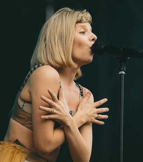 Aurora Aksnes pornographic star image