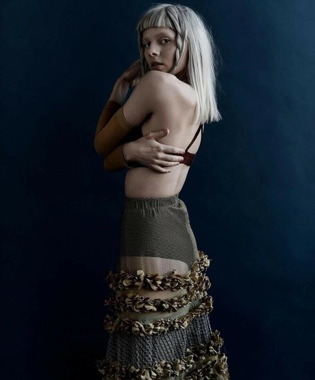 Aurora Aksnes pornographic actress galleries