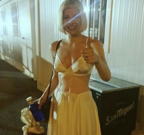 Aurora Aksnes star sexy image