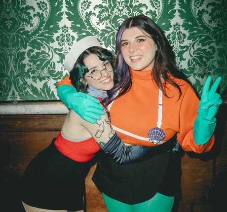 Alluux pornstar pretty photo