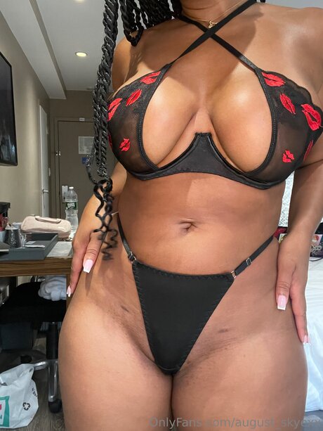 August Skyexx nudes model pictures