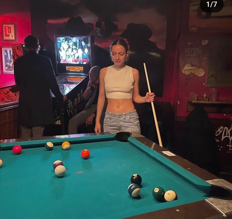 waitress onlyfans pretty gallery