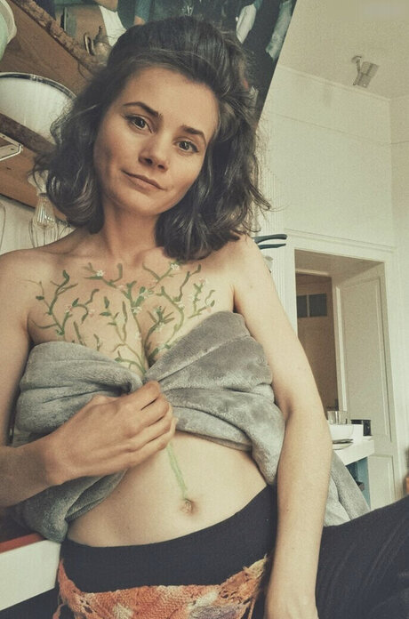 Joyce Ilg pornstar pretty pictures