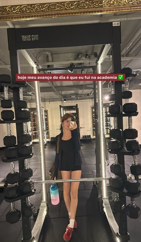 Liv Resenhas star hot pictures