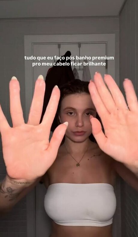 Liv Resenhas perfect model photo