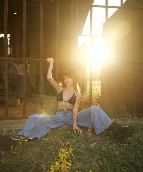 Liv Resenhas hot actress pics