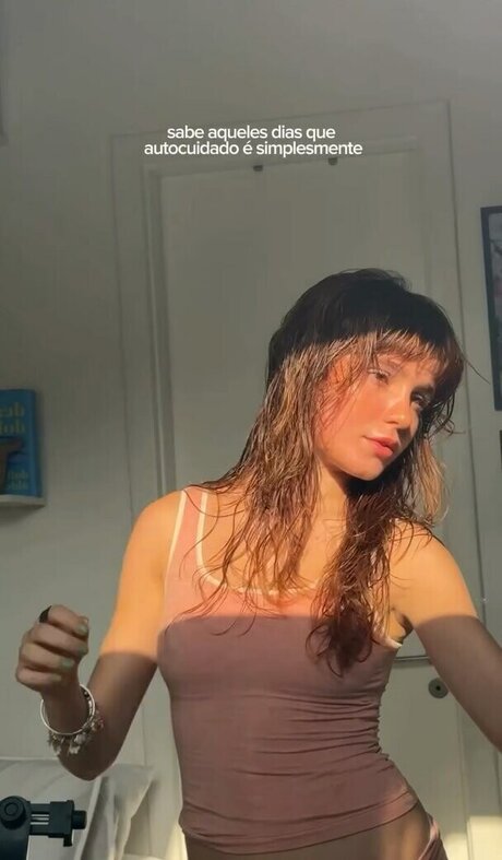 Liv Resenhas pretty actress picture