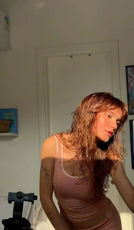 Liv Resenhas high quality model picture