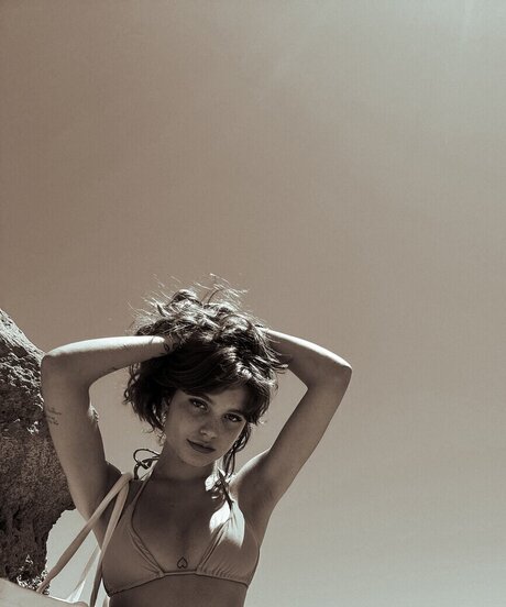 Liv Resenhas model hd photos