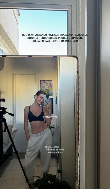 Liv Resenhas model beautiful pics