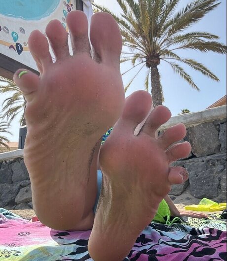 lickandysoles star naked image