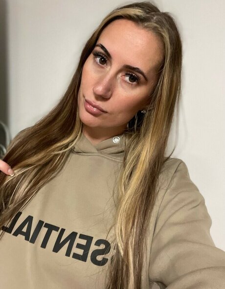 onlychlo3 nude pornstar pics