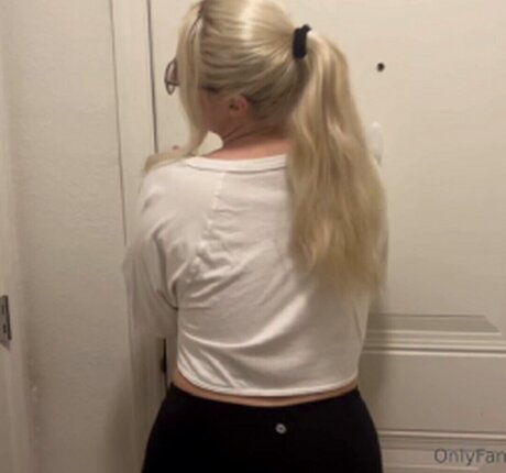 Theroseypawg model pretty gallery