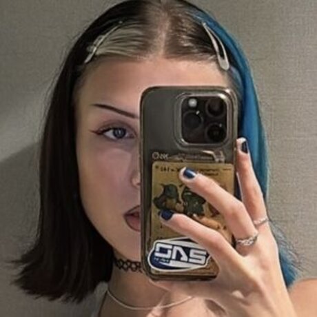 Cloudy DJ nude actress img