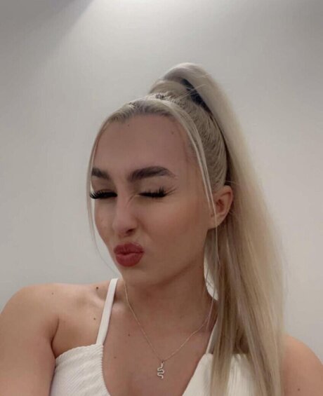 Maryyhx exclusive actress galleries