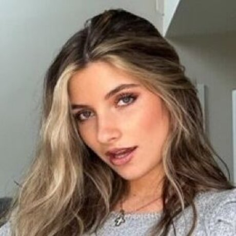 Princess Polly nice model image