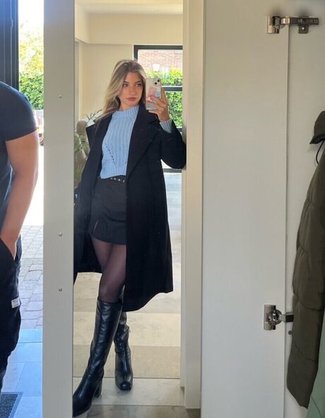 Princess Polly nice model picture