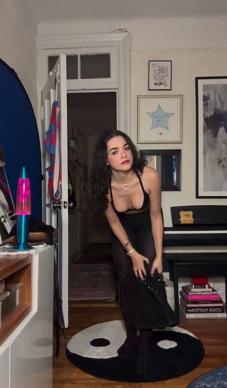 AllyAnnaMaria pretty star pic