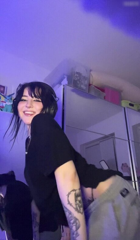 Laurinchhhe exclusive model images