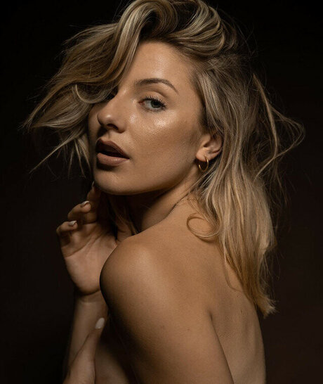 Georgina Noda model adult pic