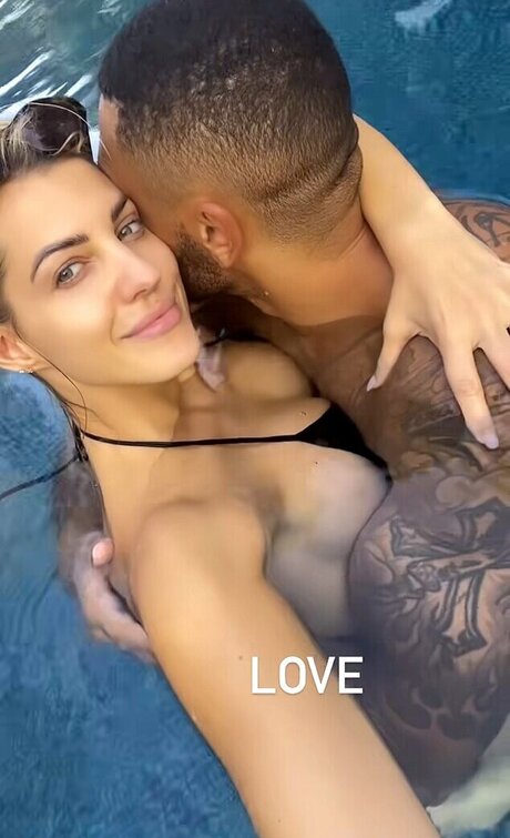 Sarah Harrison star nude images