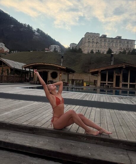 Eliz fit sexy actress images