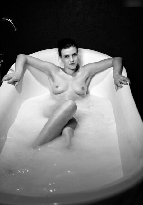 Vanessa Bartsch model hd image