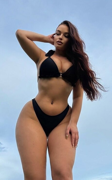 Emilia Emjeni model naked image