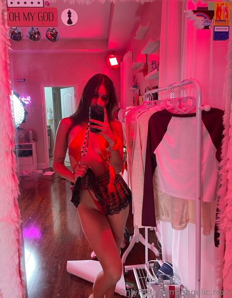 Angelic Roxy model free pic