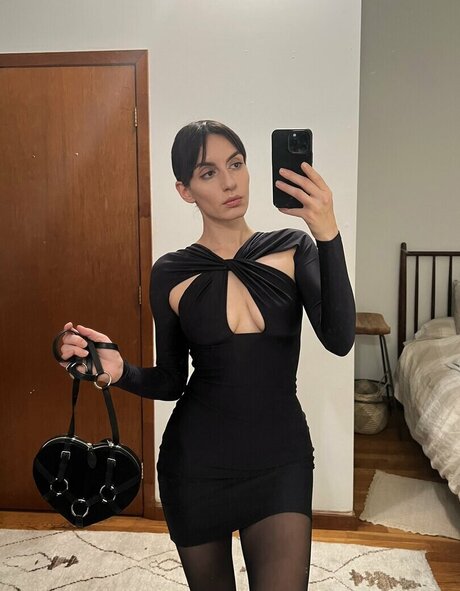 Anna Khachiyan model naked photo