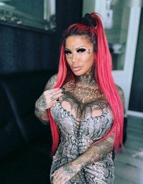 Catherine Teufelsweib exclusive model photo