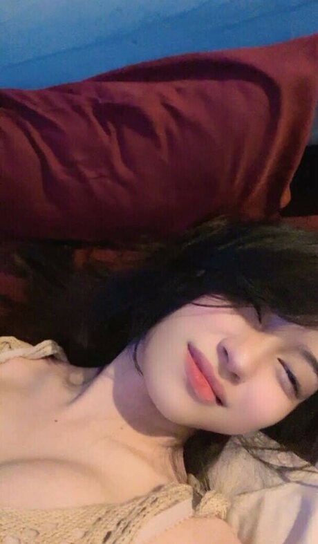 risaatjan star sexy picture