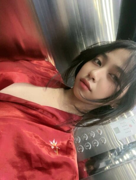 risaatjan sexy star pic