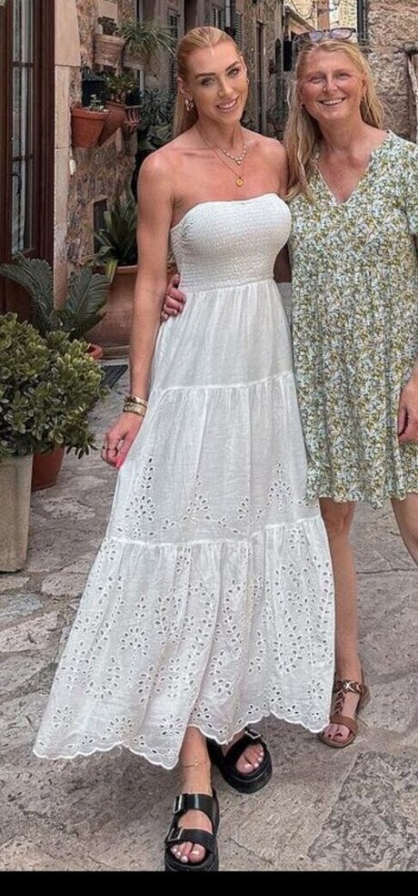 Laura Joelle model top image