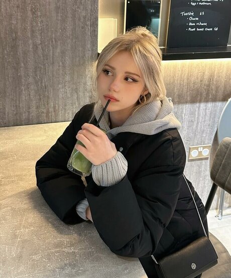 Kitty Mae sexy model image