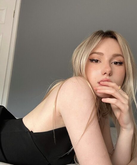 Kitty Mae naked pornstar images