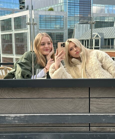 Kitty Mae hot actress picture