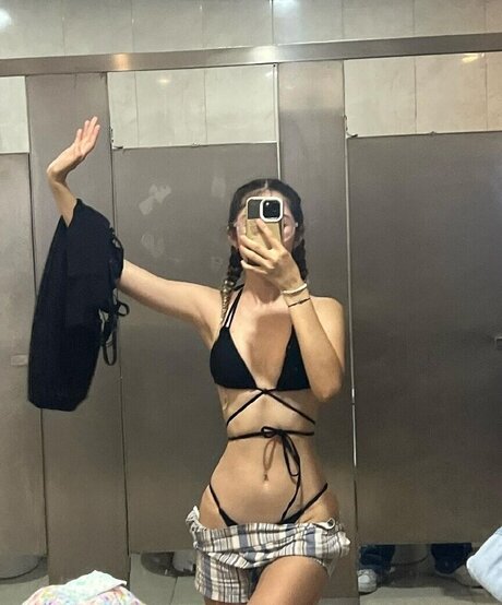 Wendy Valdez model naked pic