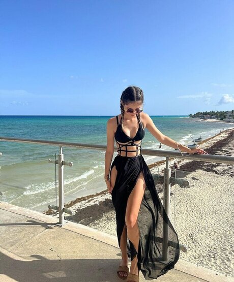 Wendy Valdez porn model images