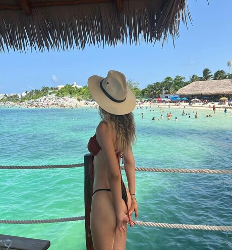 Wendy Valdez model adult img