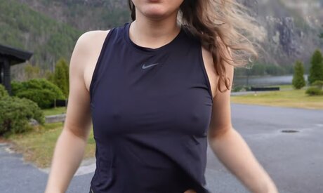 Sabrina Outdoor perfect actress img