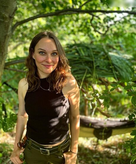 Sabrina Outdoor pretty model picture