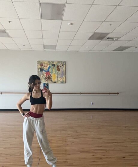 Lauren Avelina free star pic