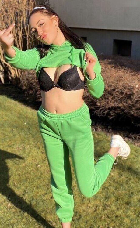 lischadelicious model erotic photo