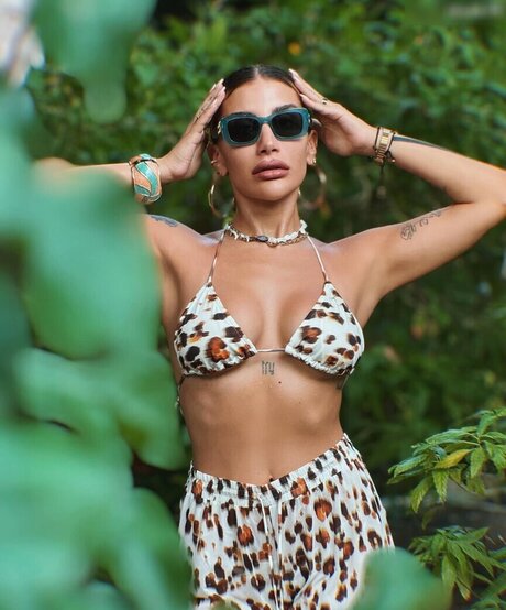 I rem Derici model exclusive gallery