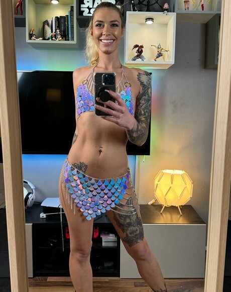 Lisa Luchs model perfect picture