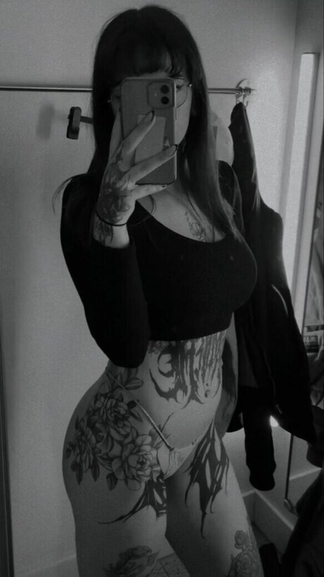 Kira Julie hd actress img